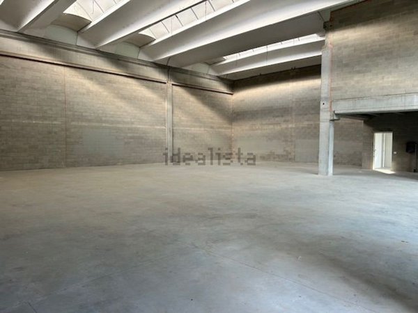 capannone in affitto ad Arese