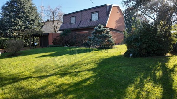 esavano in affitto ad Arese