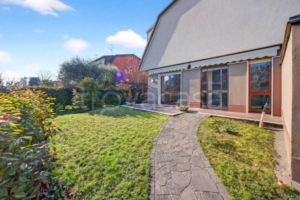 casa indipendente in affitto ad Arese