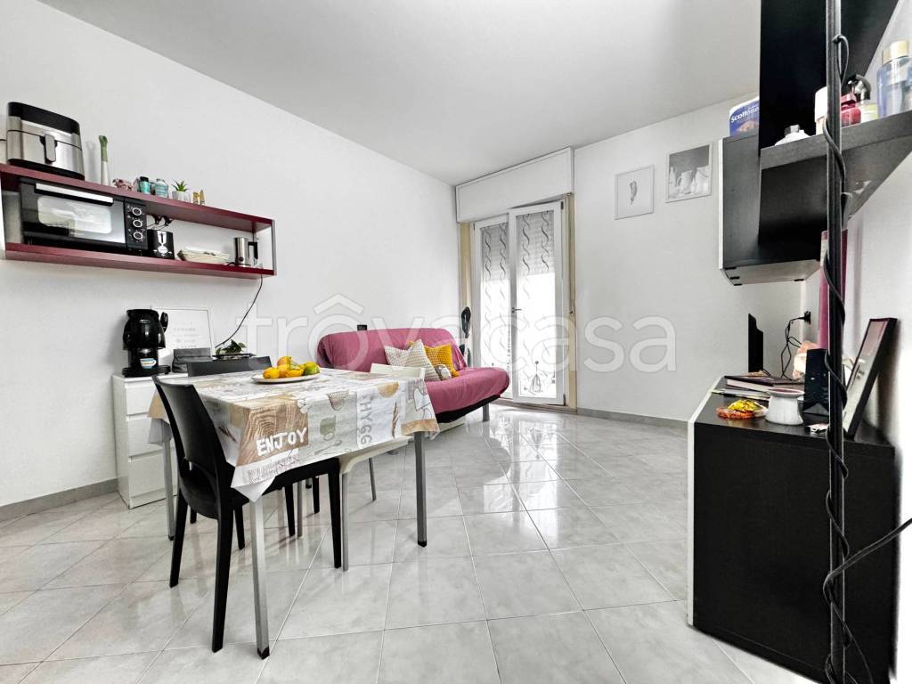 appartamento in affitto ad Arese in zona Valera