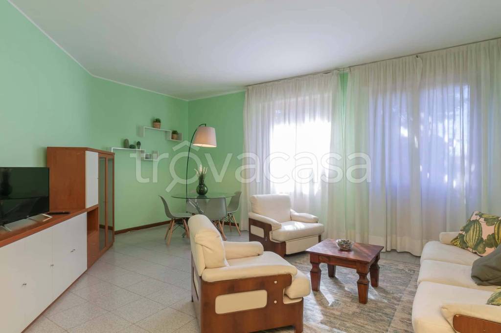 appartamento in affitto ad Arese in zona Valera