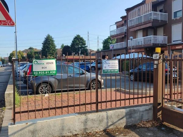 negozio in affitto ad Arese