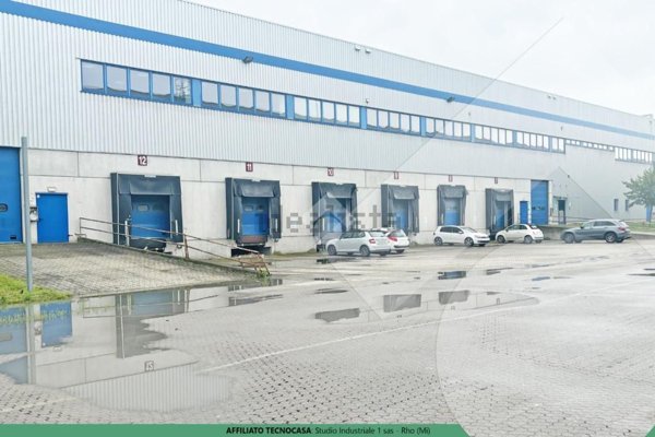 capannone in affitto ad Arese