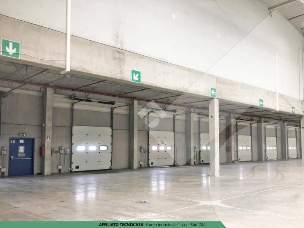 locale commerciale in affitto ad Arese