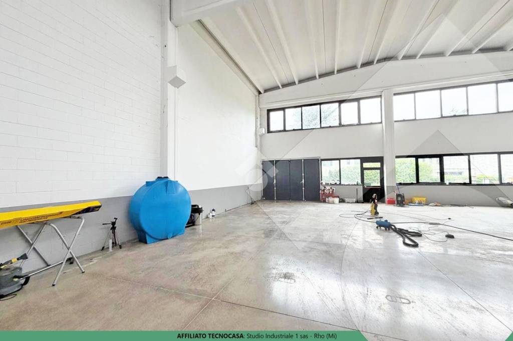 locale commerciale in affitto ad Arese in zona Valera