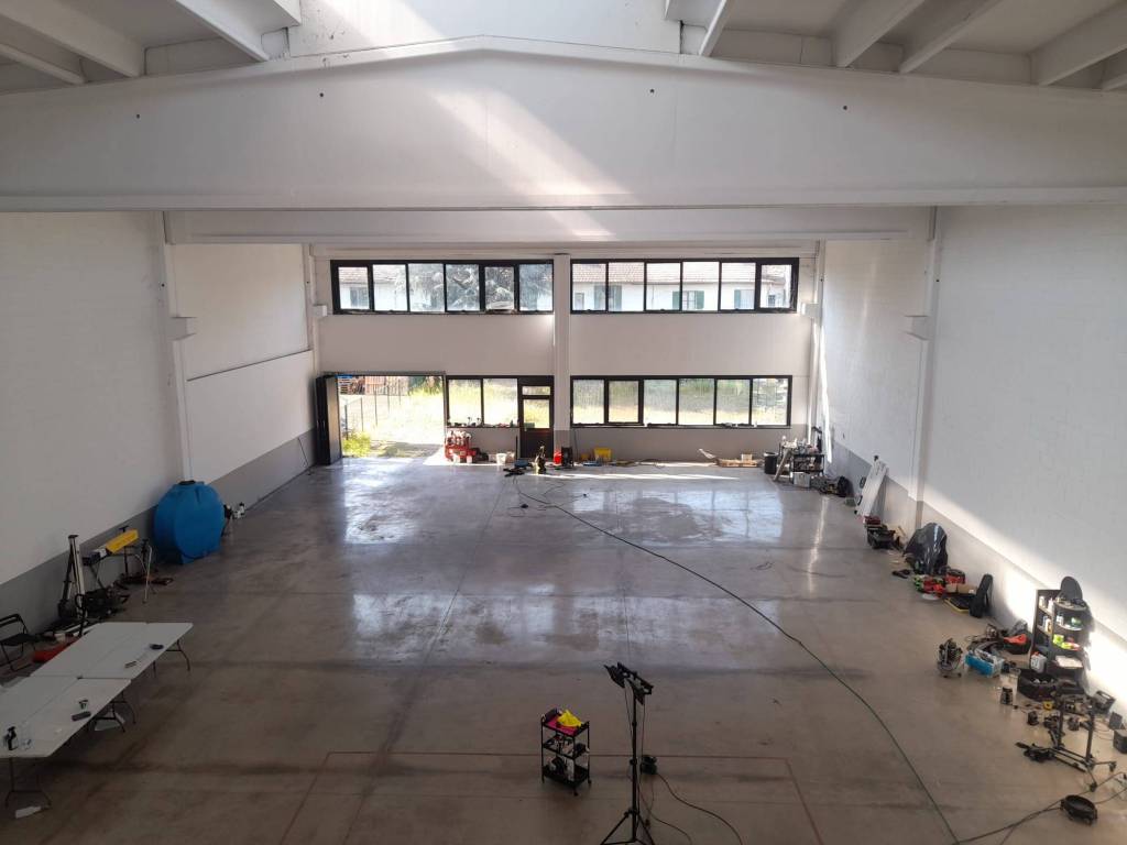locale commerciale in affitto ad Arese