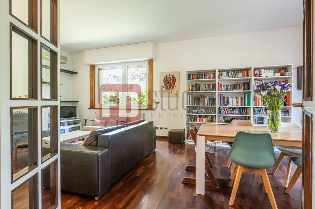 casa indipendente in affitto ad Arese in zona Valera