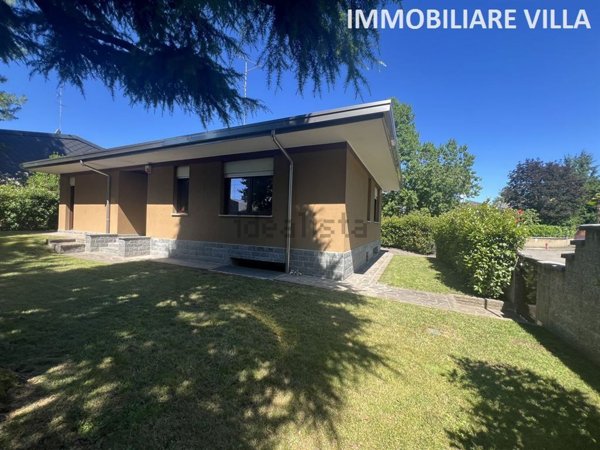 casa indipendente in affitto ad Arese in zona Valera