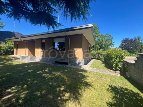 casa indipendente in affitto ad Arese in zona Valera
