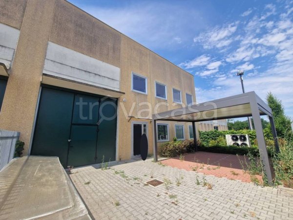 locale commerciale in affitto ad Arese in zona Valera
