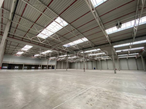 locale commerciale in affitto ad Arese in zona Valera