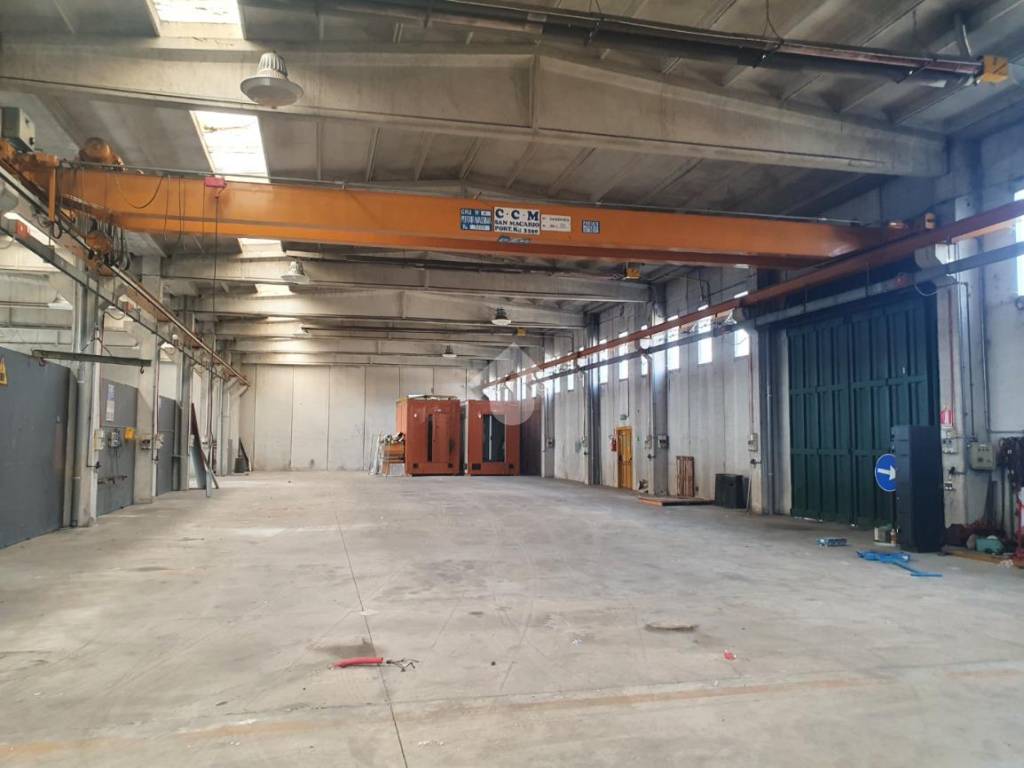 locale commerciale in affitto ad Arluno in zona Rogorotto
