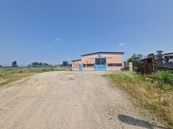 capannone in affitto ad Arluno