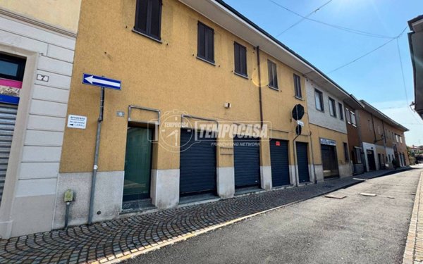 negozio in affitto ad Arluno in zona Rogorotto