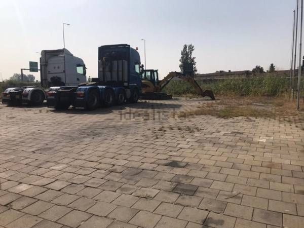 locale di sgombero in affitto ad Assago