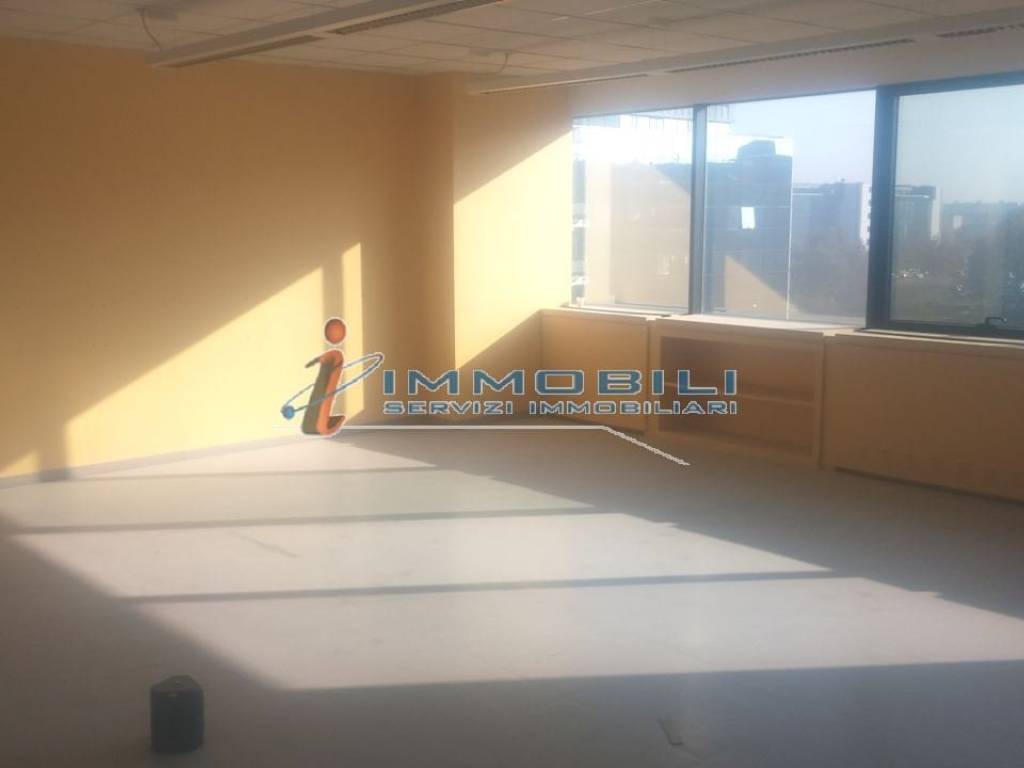 ufficio in affitto ad Assago