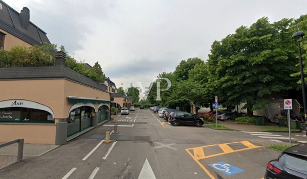 locale commerciale in affitto ad Assago