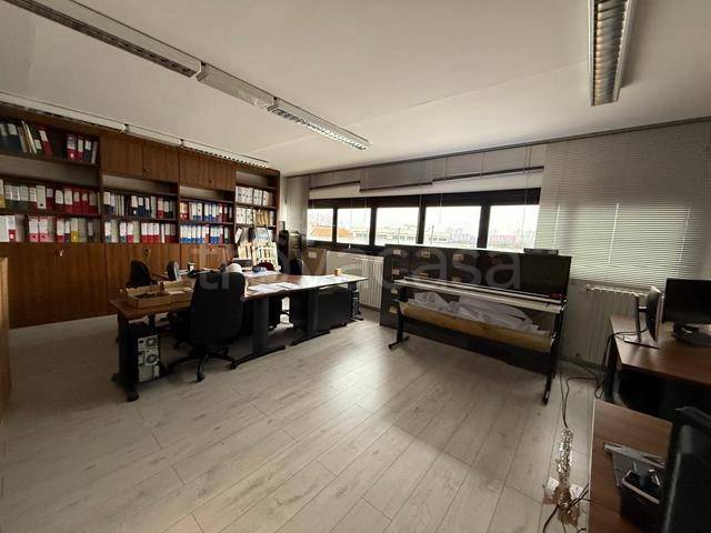 ufficio in affitto ad Assago