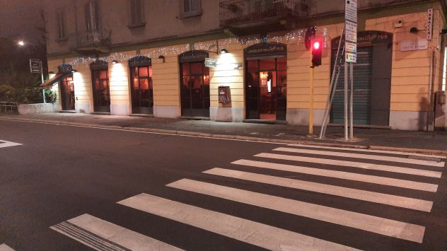 negozio in affitto ad Assago