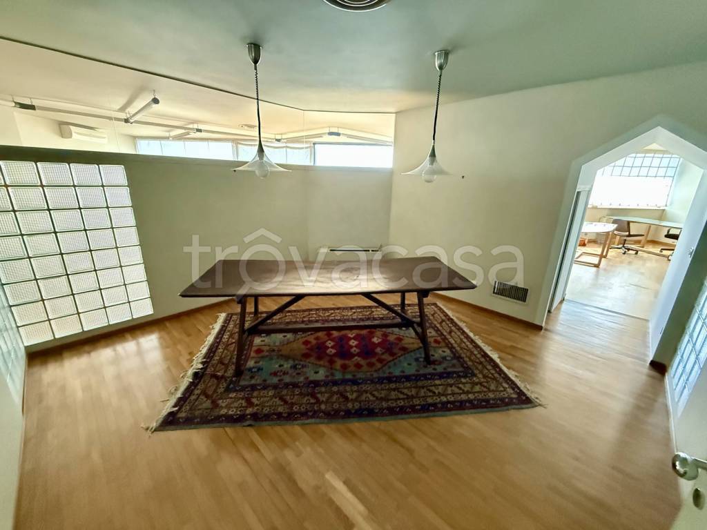 ufficio in affitto ad Assago