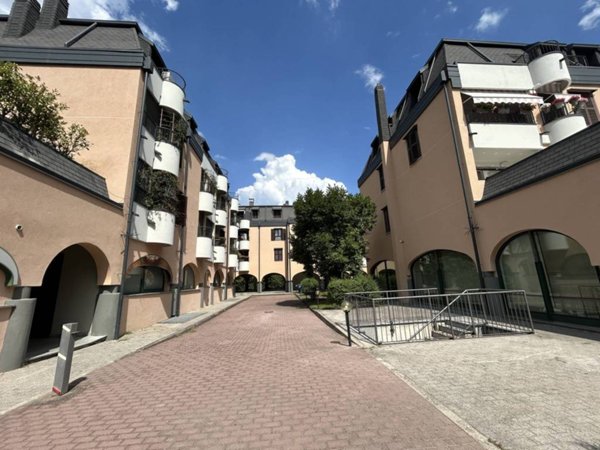 negozio in affitto ad Assago