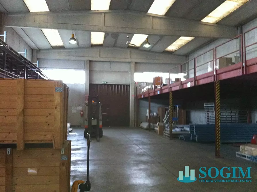 capannone in affitto ad Assago