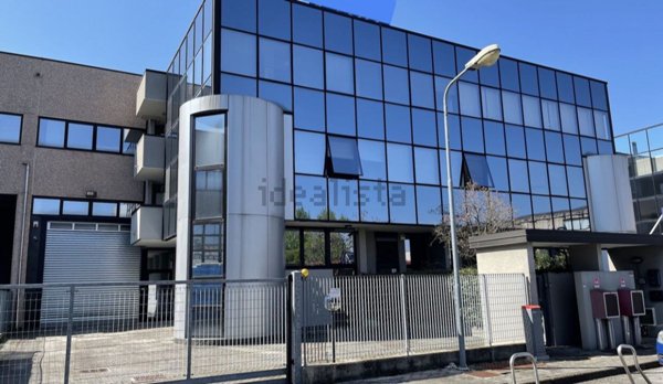 capannone in affitto ad Assago