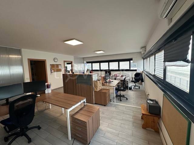 negozio in affitto ad Assago