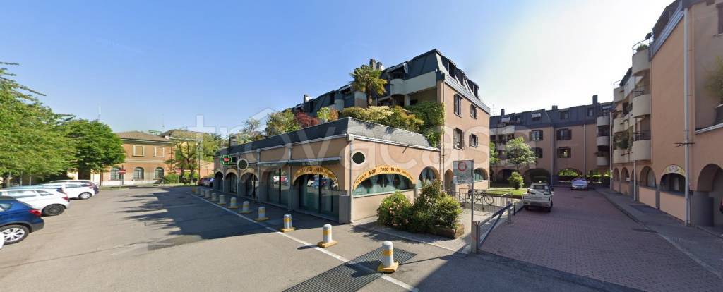 negozio in affitto ad Assago