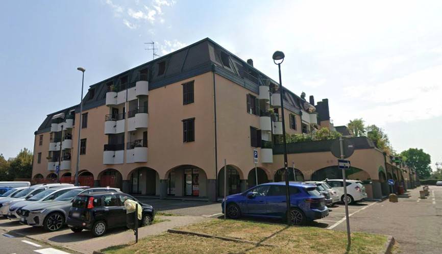 negozio in affitto ad Assago