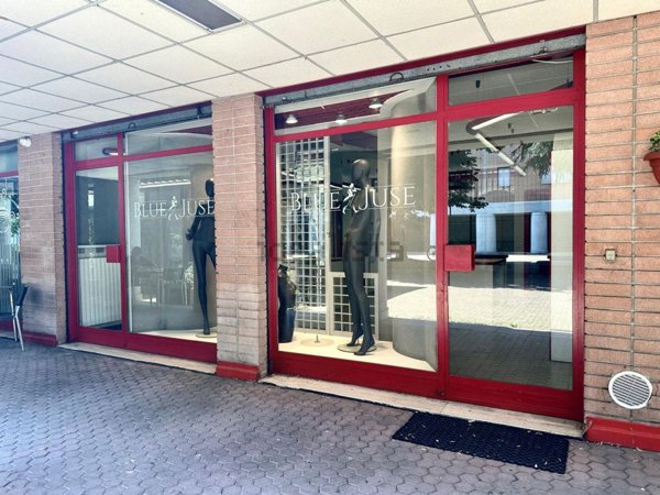 negozio in affitto ad Assago