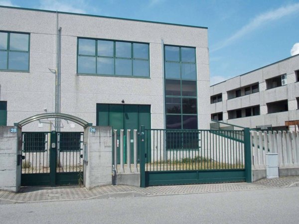 locale commerciale in affitto ad Assago