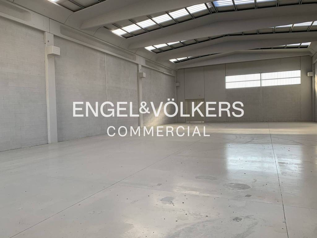 locale commerciale in affitto ad Assago