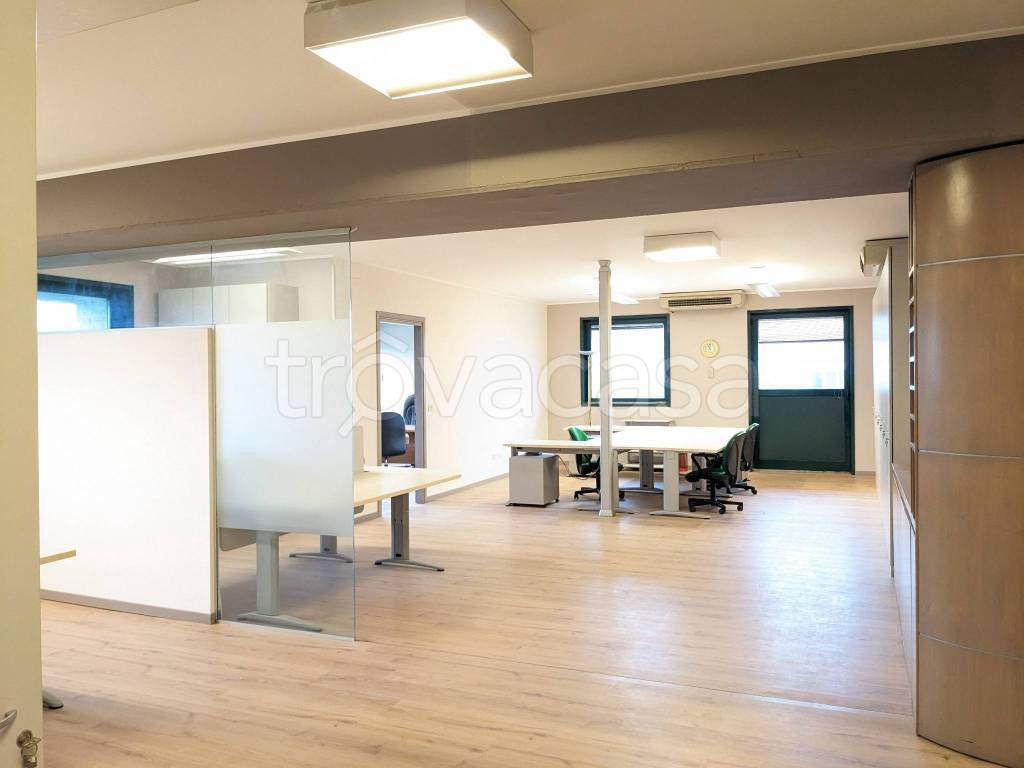ufficio in affitto ad Assago