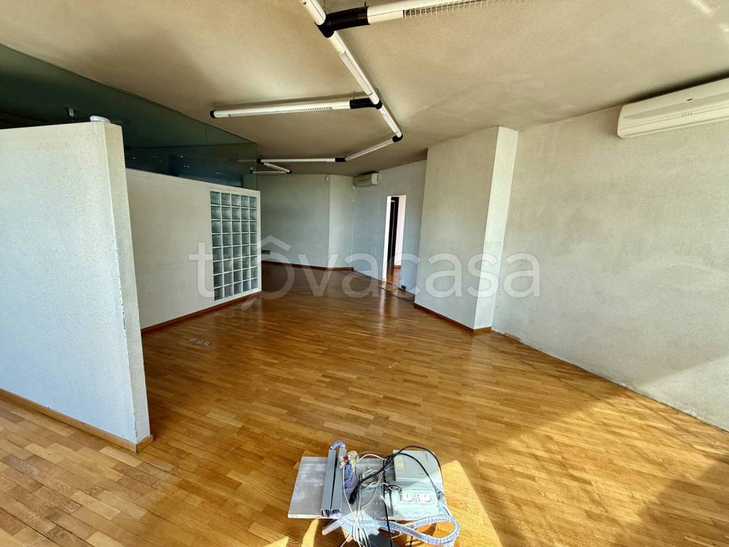 ufficio in affitto ad Assago