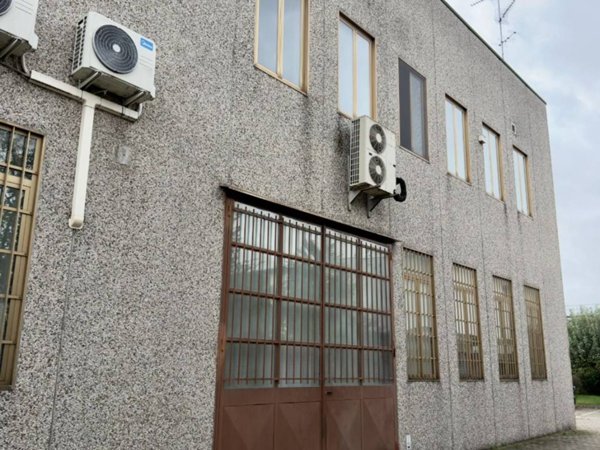 locale commerciale in affitto ad Assago