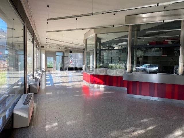 negozio in affitto a Bareggio