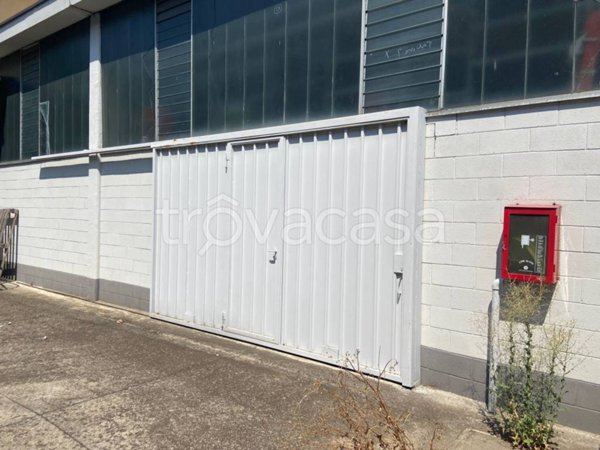 locale commerciale in affitto a Bareggio