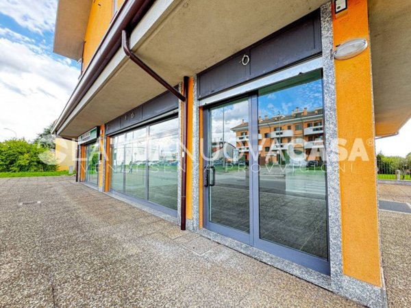 negozio in affitto a Bareggio