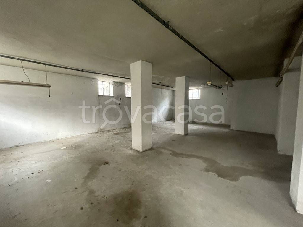 negozio in affitto a Bareggio