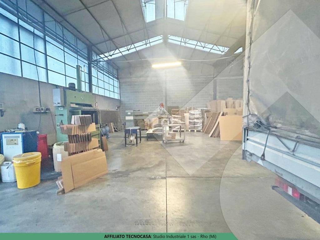 locale commerciale in affitto a Bareggio