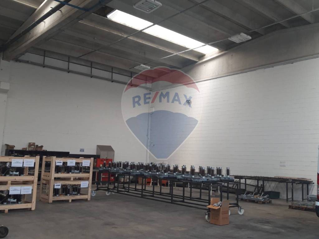 capannone in affitto a Basiano