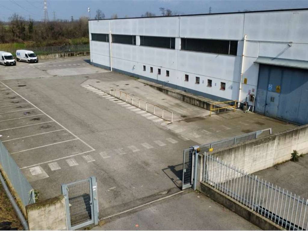 locale commerciale in affitto a Basiano