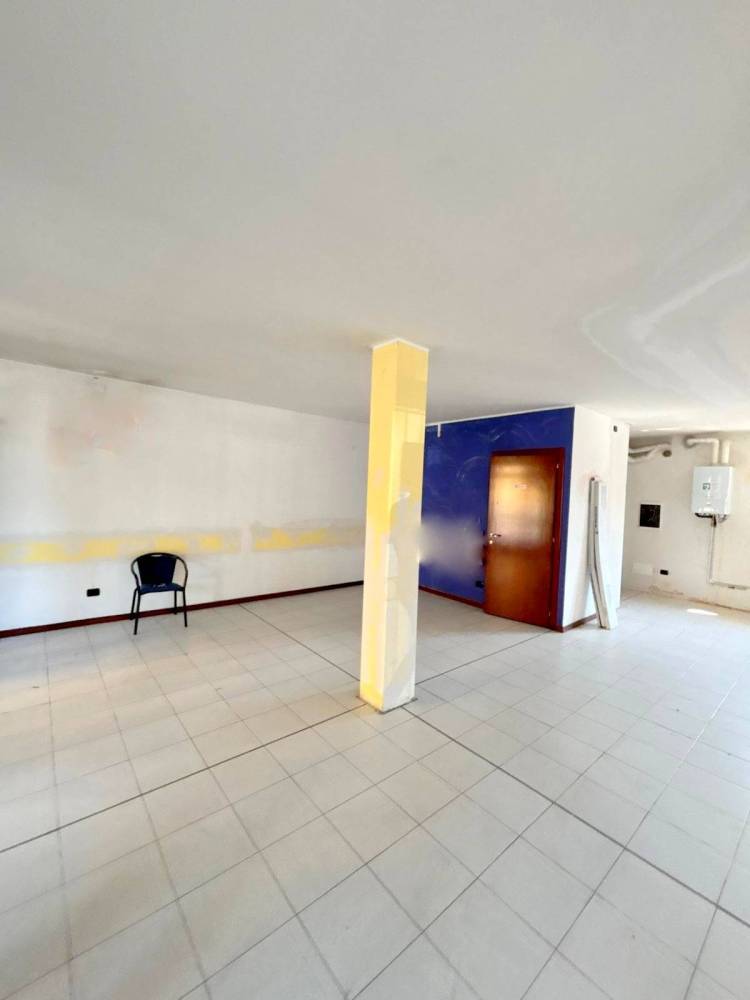 locale commerciale in affitto a Basiano