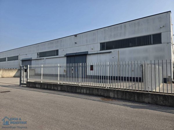 locale commerciale in affitto a Basiano