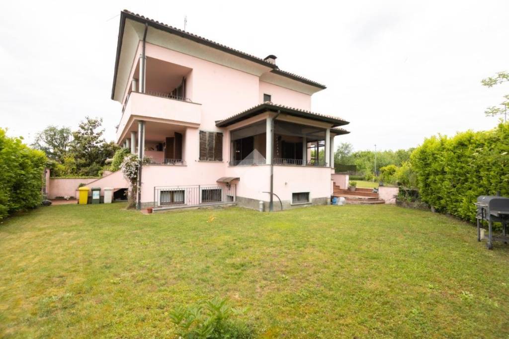 casa indipendente in affitto a Basiglio