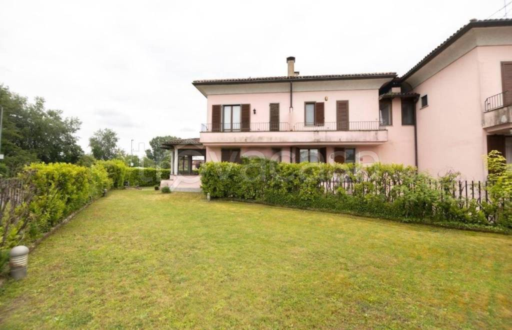 casa indipendente in affitto a Basiglio