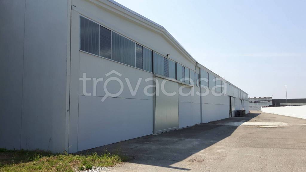 locale commerciale in affitto a Bernate Ticino