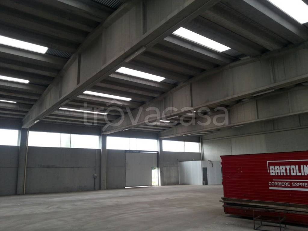 locale commerciale in affitto a Bernate Ticino