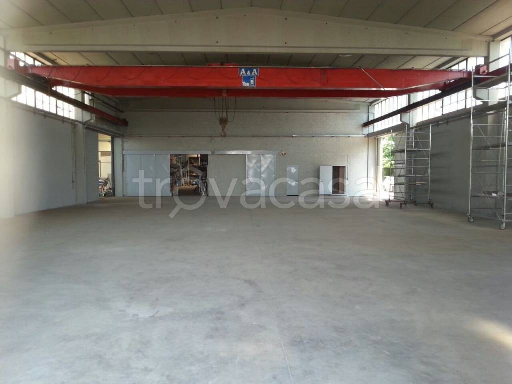 locale commerciale in affitto a Bernate Ticino